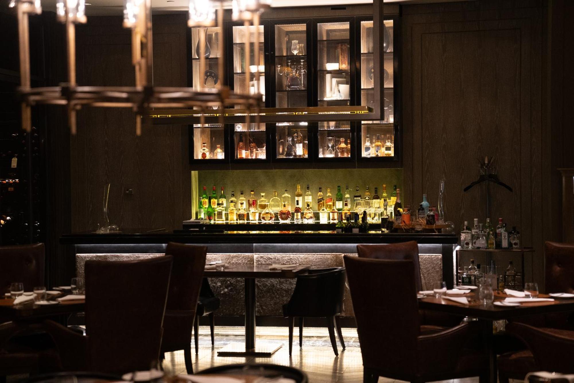 Beach Rotana - Abu Dhabi Exterior photo The bar at the restaurant