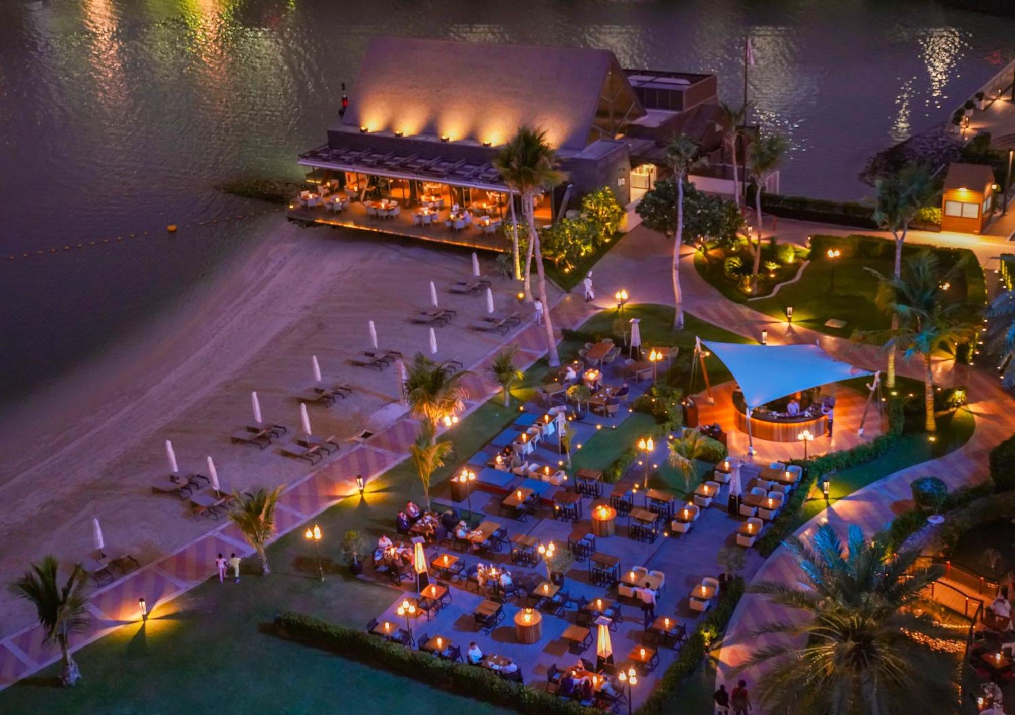 Beach Rotana - Abu Dhabi Exterior photo The beach at the resort