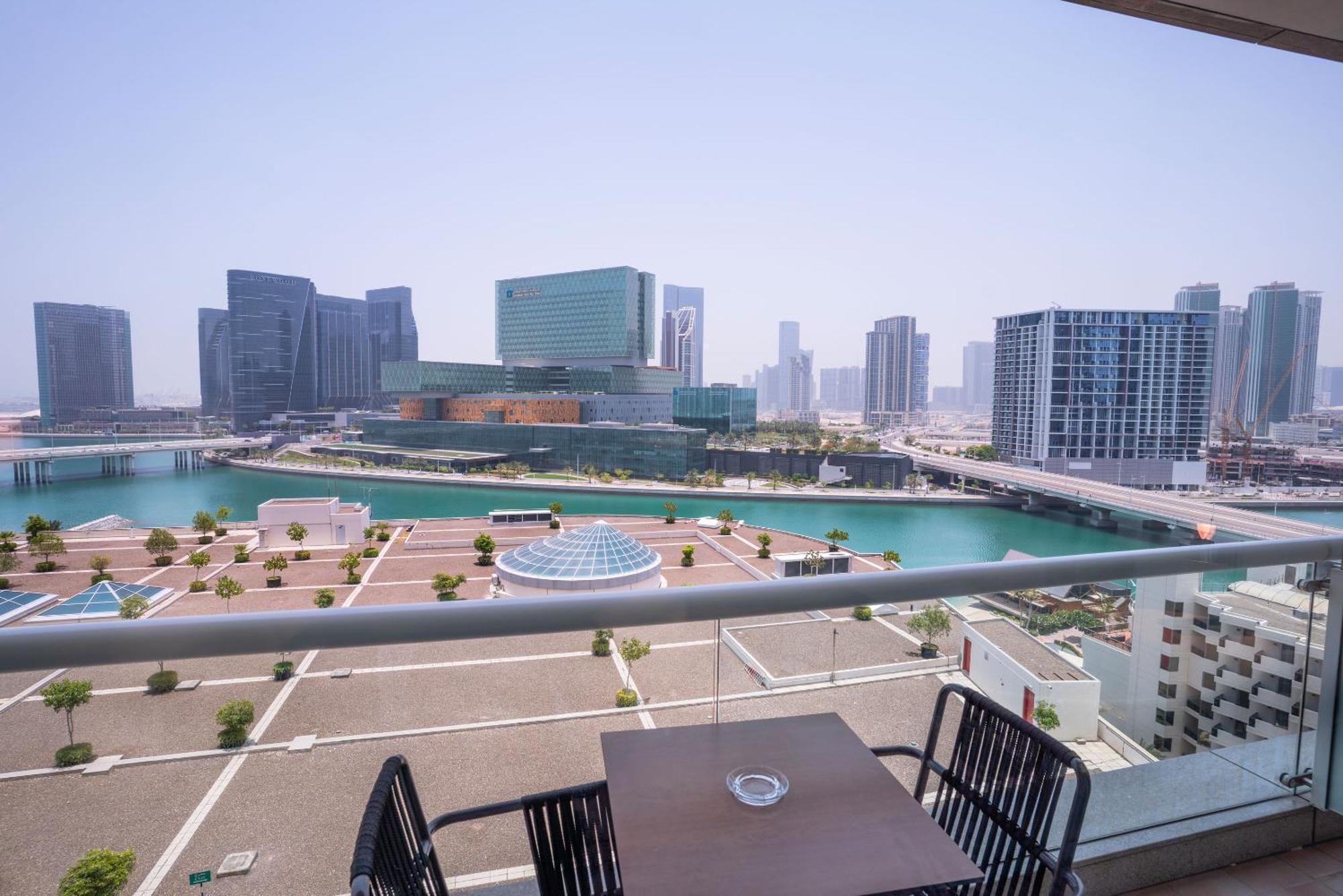 Beach Rotana - Abu Dhabi Exterior photo View of the Dubai Marina skyline